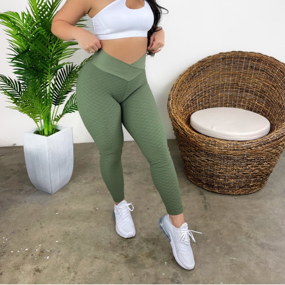 FREE SHIPPING!! V Waist Texture Leggings